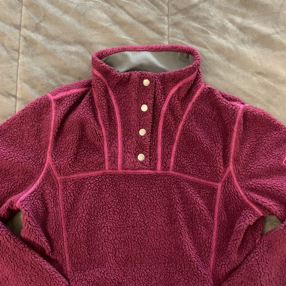 SOLD!  Kuhl Avalon Fleece Pullover - Picture 4 of 11